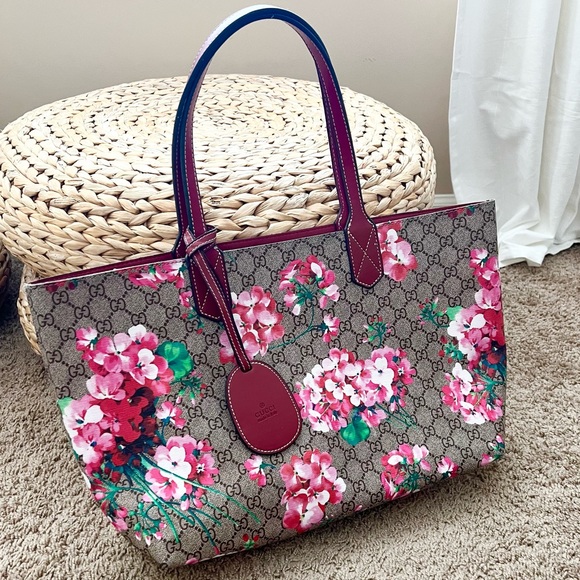 Bloom floral monogram logo reversible high fashion tote bag - Picture 5 of 5